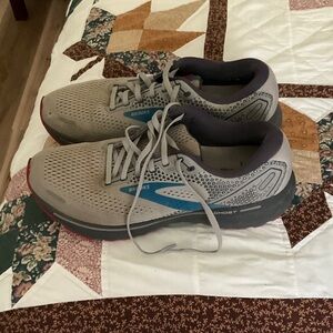 Brooks Men's Gray and Blue Athletic Shoes